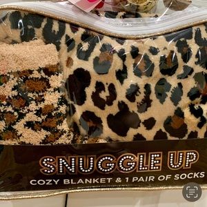 NWT ANIMAL PRINT BLANKET AND SOCKS SET
